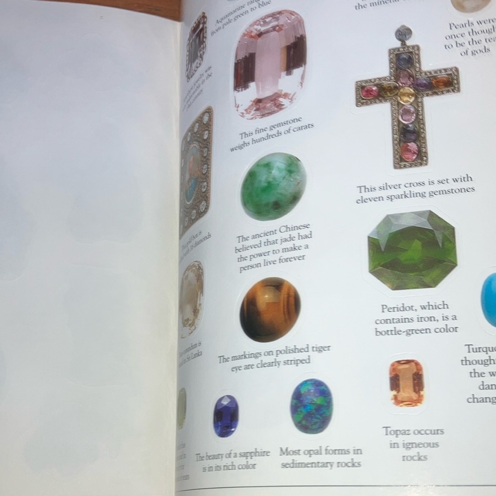 The Ultimate Rocks & Minerals Sticker Book - Picture 10 of 16